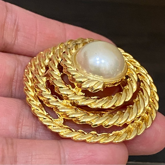 Vintage Unsigned Large Faux Pearl Twisted Rope Gold-tone Scarf Clip - Picture 5 of 11
